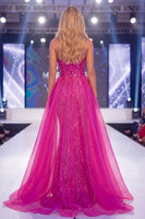 Laden Sie das Bild in den Galerie-Viewer, Glitzerndes Fuchsiafarbenes trägerloses Meerjungfrauen-Pailletten-Langes Kleid mit Schärpe