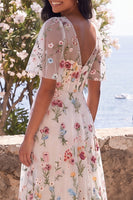 Laden Sie das Bild in den Galerie-Viewer, Elfenbeinfarbenes A-Linien-Tüllkorsett mit V-Ausschnitt gesticktes florales Midikleid mit flatternden Ärmeln