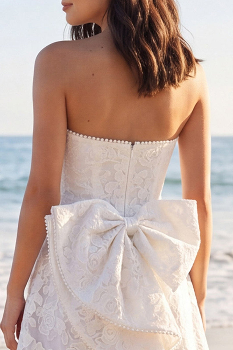 Laden Sie das Bild in den Galerie-Viewer, Trägerloses Ivory A Line Spitzen-Minikleid mit Perlen