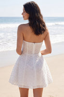 Laden Sie das Bild in den Galerie-Viewer, Ivory A Line Trägerloses Korsett-Minikleid mit Perlen