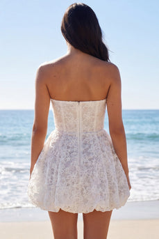 Trägerloses A-Linie Blumenkorsett Kleines weißes Kleid
