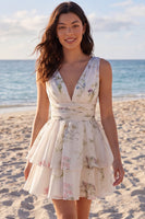 Laden Sie das Bild in den Galerie-Viewer, Ein von Line Ivoy bedrucktes, florales Mini-Kleid mit V-Ausschnitt und Stufen