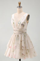 Laden Sie das Bild in den Galerie-Viewer, Ein von Line Ivoy bedrucktes, florales Mini-Kleid mit V-Ausschnitt und Stufen