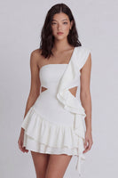 Laden Sie das Bild in den Galerie-Viewer, Ein Schulterschnitt mit einem linienförmigen kleinen weißen Kleid mit Rüschen