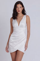 Laden Sie das Bild in den Galerie-Viewer, Elfenbein V-Ausschnitt Satin Gerafftes Bodycon Kurzes Standesamtkleid