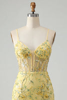 Laden Sie das Bild in den Galerie-Viewer, Gelbes Bodycon Transparentes Korsett Blumen Pailletten Kurzes Abendkleid mit Schnürung hinten