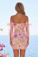 Laden Sie das Bild in den Galerie-Viewer, Off-the-shoulder Rosa Bodycon Blumen Pailletten Kurzes Abendkleid mit Schleife