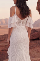 Laden Sie das Bild in den Galerie-Viewer, Kaltschulter-Spitzen-Elfenbein-Meerjungfrauen-Rüschen-Boho-Hochzeitskleid