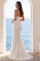 Laden Sie das Bild in den Galerie-Viewer, Trägerloses, elfenbeinfarbenes Meerjungfrauen-Brautkleid mit Sweep-Schlanke