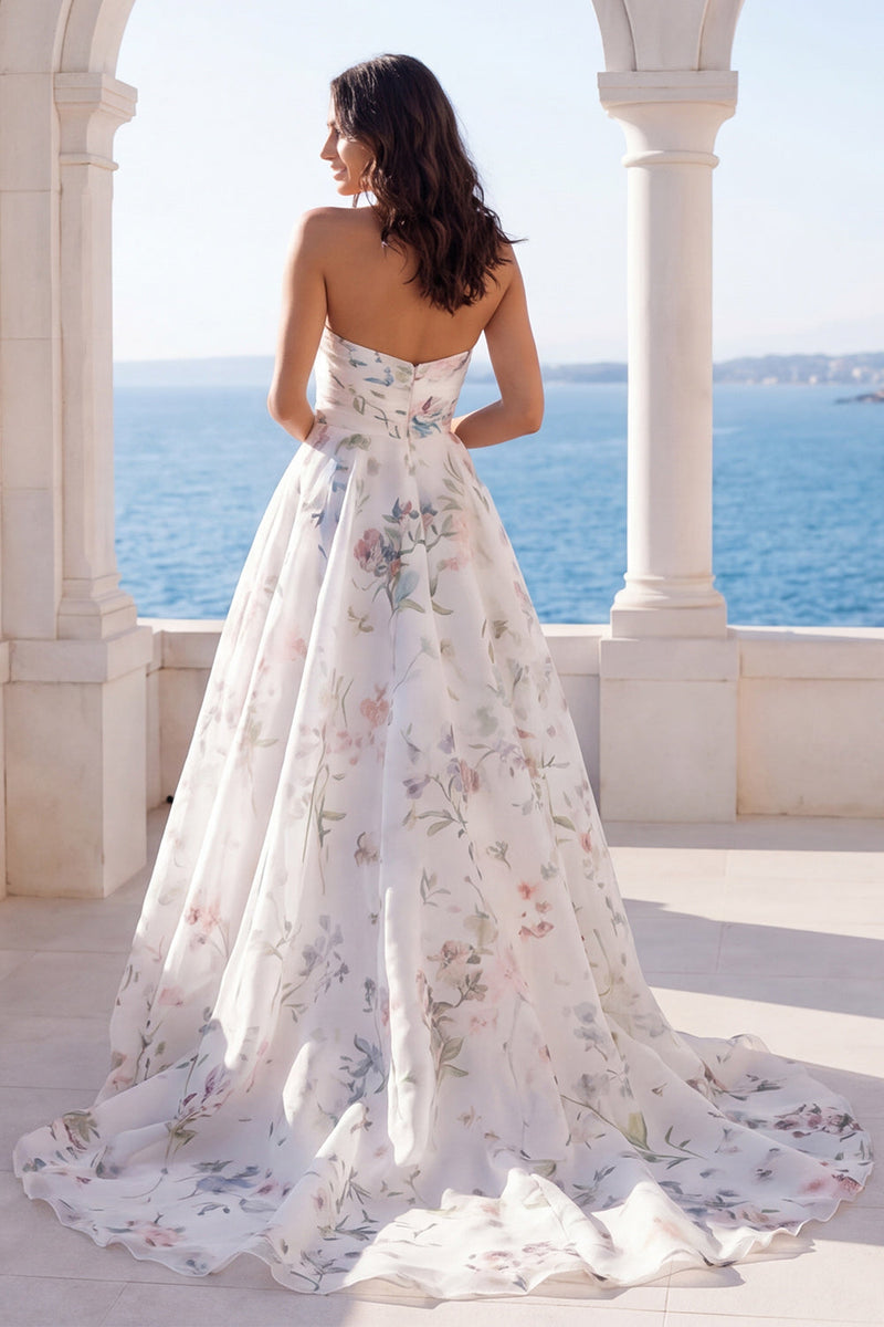 Laden Sie das Bild in den Galerie-Viewer, Trägerloses, elfenbeinbedrucktes Blumen-Hochzeitskleid mit Elfenbeinmuster und Kapellenschleppe