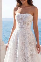 Laden Sie das Bild in den Galerie-Viewer, Trägerloses Blumenspitzen-A-Line-Hochzeitskleid