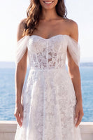 Laden Sie das Bild in den Galerie-Viewer, Off-the-shoulder Elfenbeinbesticktes Fl-Korsett-A-Linie Hochzeitskleid