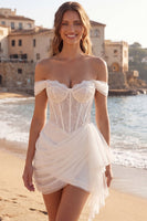 Laden Sie das Bild in den Galerie-Viewer, Schulterloses Gerafftes Elfenbein Korsett Kurzes Standesamt Kleid mit Rüschen