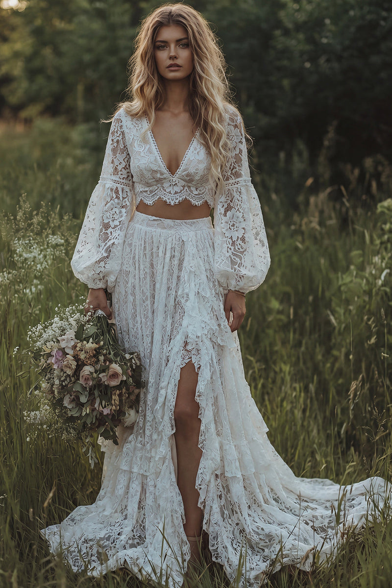 Laden Sie das Bild in den Galerie-Viewer, Spitzen-Elfenbein-V-Ausschnitt mit Rüschen A-Linie langärmeliges Boho-Hochzeitskleid