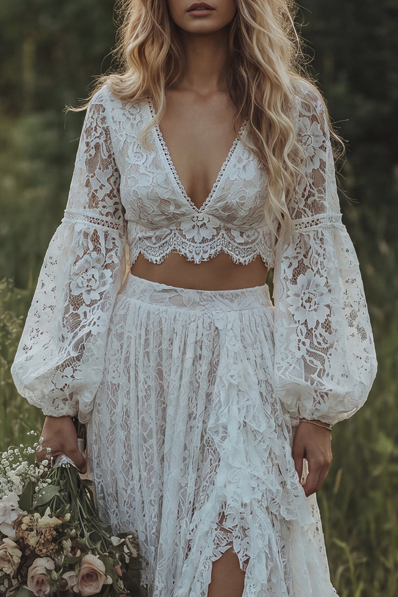 Laden Sie das Bild in den Galerie-Viewer, Spitzen-Elfenbein-V-Ausschnitt mit Rüschen A-Linie langärmeliges Boho-Hochzeitskleid
