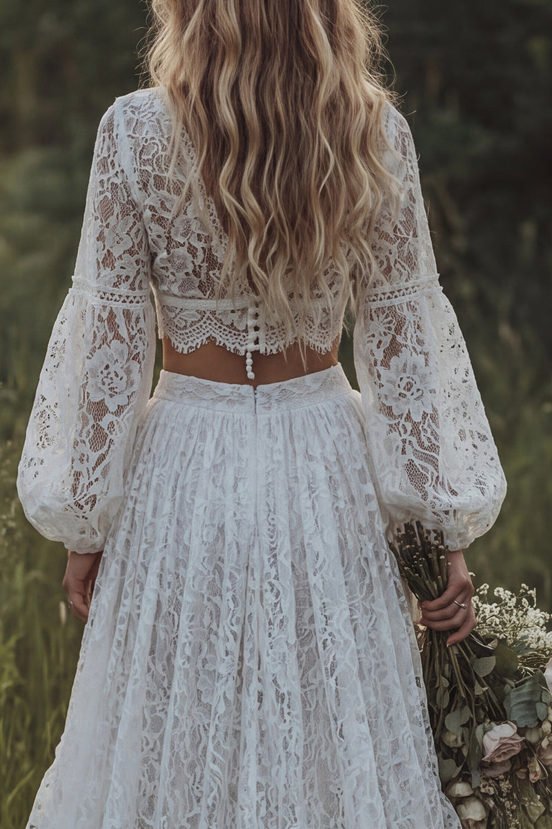 Laden Sie das Bild in den Galerie-Viewer, Spitzen-Elfenbein-V-Ausschnitt mit Rüschen A-Linie langärmeliges Boho-Hochzeitskleid