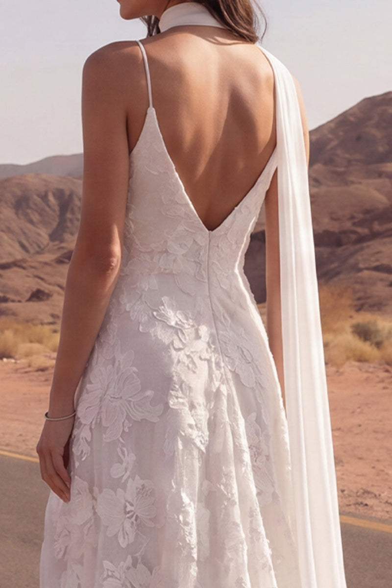 Laden Sie das Bild in den Galerie-Viewer, Elfenbein-Spaghettiträger – Ein appliziertes Boho-Hochzeitskleid mit Halsschal