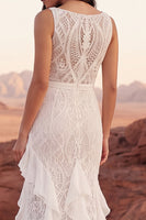 Laden Sie das Bild in den Galerie-Viewer, Spitzen-Elfenbein-Bootsausschnitt mit Meerjungfrauen-Rüschen-Boho-Hochzeitskleid mit Schlitz