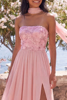 Laden Sie das Bild in den Galerie-Viewer, A-Linie trägerloses rosa Chiffon Maxi-Floralkleid mit Schlitz