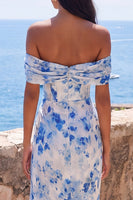 Laden Sie das Bild in den Galerie-Viewer, Meerjungfrauen-Blaublumen-Chiffon Schulterloses, gerafftes Maxikleid mit Schlitz