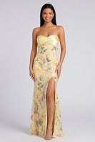 Laden Sie das Bild in den Galerie-Viewer, Trägerloses gelbes Meerjungfrauen-Blumen-Maxikleid mit Schlitz