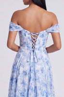 Laden Sie das Bild in den Galerie-Viewer, Off-the-shoulder blaues Blumenmuster A-Linie Festkleid mit Schlitz
