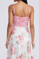 Laden Sie das Bild in den Galerie-Viewer, Ein hellrosa Spaghettiträger-Maxi-Kleid mit Blumen