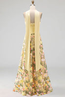 Laden Sie das Bild in den Galerie-Viewer, Trägerloses Gelbes A-Linie Maxi Blumen Hochzeitsgastkleid mit Schal