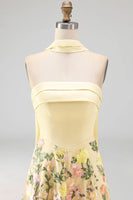 Laden Sie das Bild in den Galerie-Viewer, Trägerloses Gelbes A-Linie Maxi Blumen Hochzeitsgastkleid mit Schal