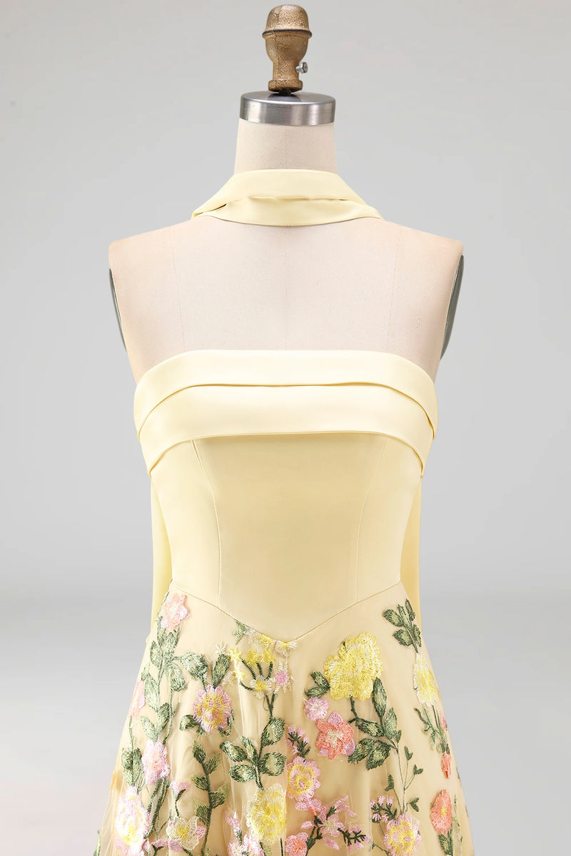 Laden Sie das Bild in den Galerie-Viewer, Trägerloses Gelbes A-Linie Maxi Blumen Hochzeitsgastkleid mit Schal