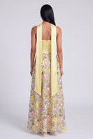 Laden Sie das Bild in den Galerie-Viewer, Trägerloses gelbes A-Linie-Maxi-Blumenkleid mit Schal