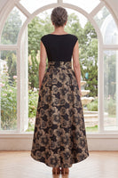 Laden Sie das Bild in den Galerie-Viewer, Schwarzer A-Linien Bateau-Ausschnitt mit Blumen-Jacquard hoch und niedrig Mutter-der-Braut-Kleid mit Schleife