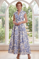 Laden Sie das Bild in den Galerie-Viewer, Weiß-blaues A-Linien-Jacquard-Langkleid Mutter der Braut mit Mützenärmeln