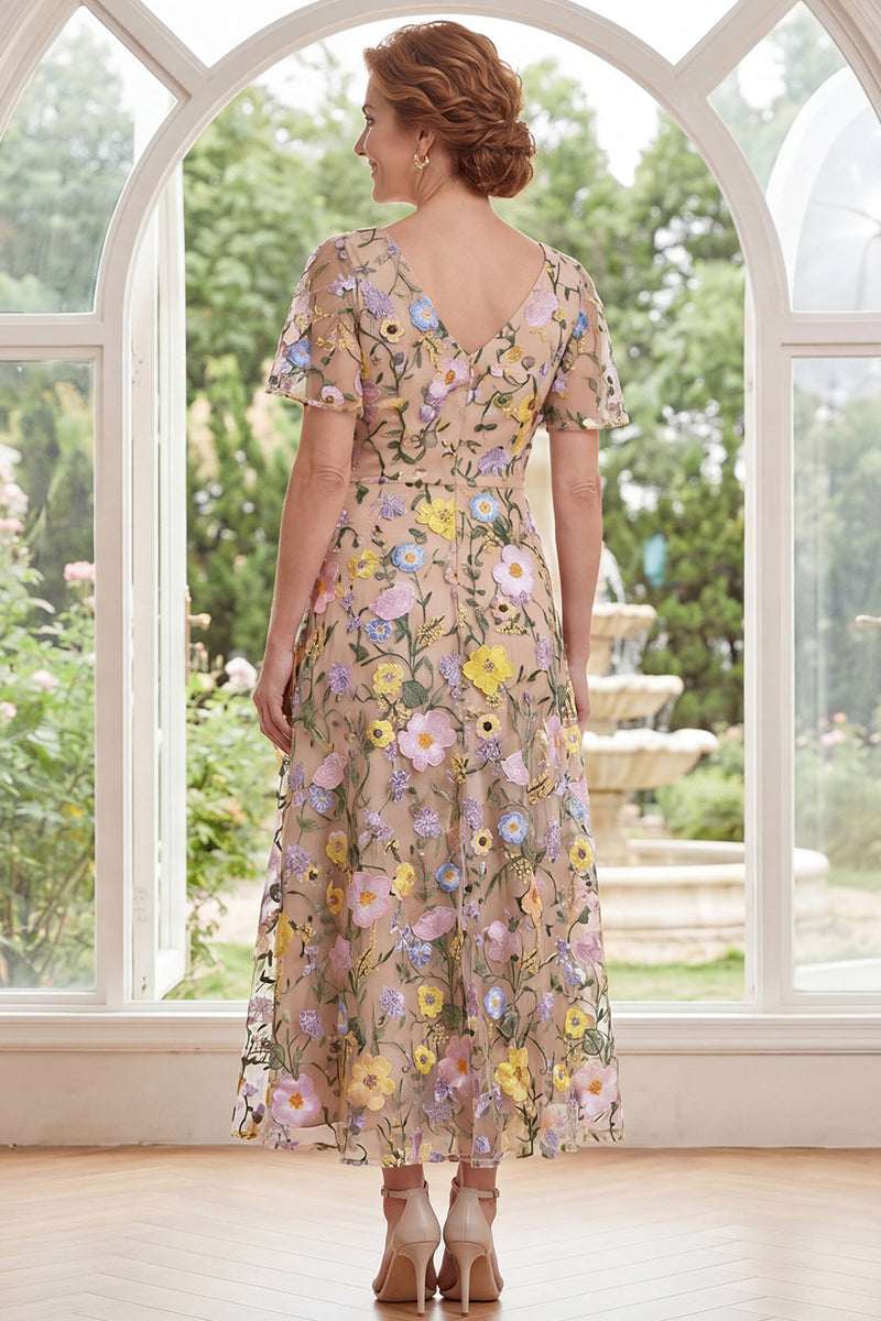 Laden Sie das Bild in den Galerie-Viewer, Champagner-Tüll A-Linie V-Ausschnitt besticktes Midi-Mutter-der-Braut-Kleid