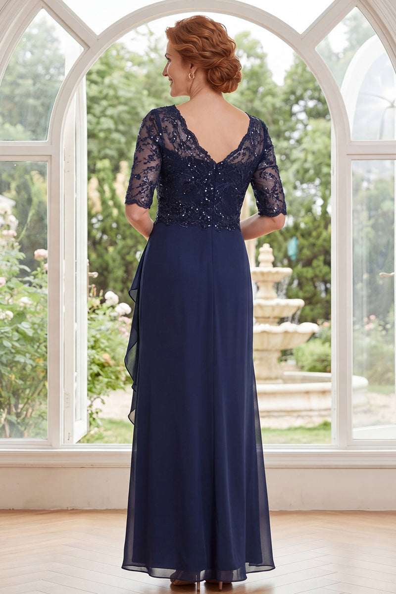 Laden Sie das Bild in den Galerie-Viewer, Marineblaues V-Ausschnitt-Chiffon-Perlenkleid mit Mutter der Braut und Rüschen