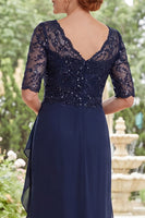 Laden Sie das Bild in den Galerie-Viewer, Marineblaues V-Ausschnitt-Chiffon-Perlenkleid mit Mutter der Braut und Rüschen