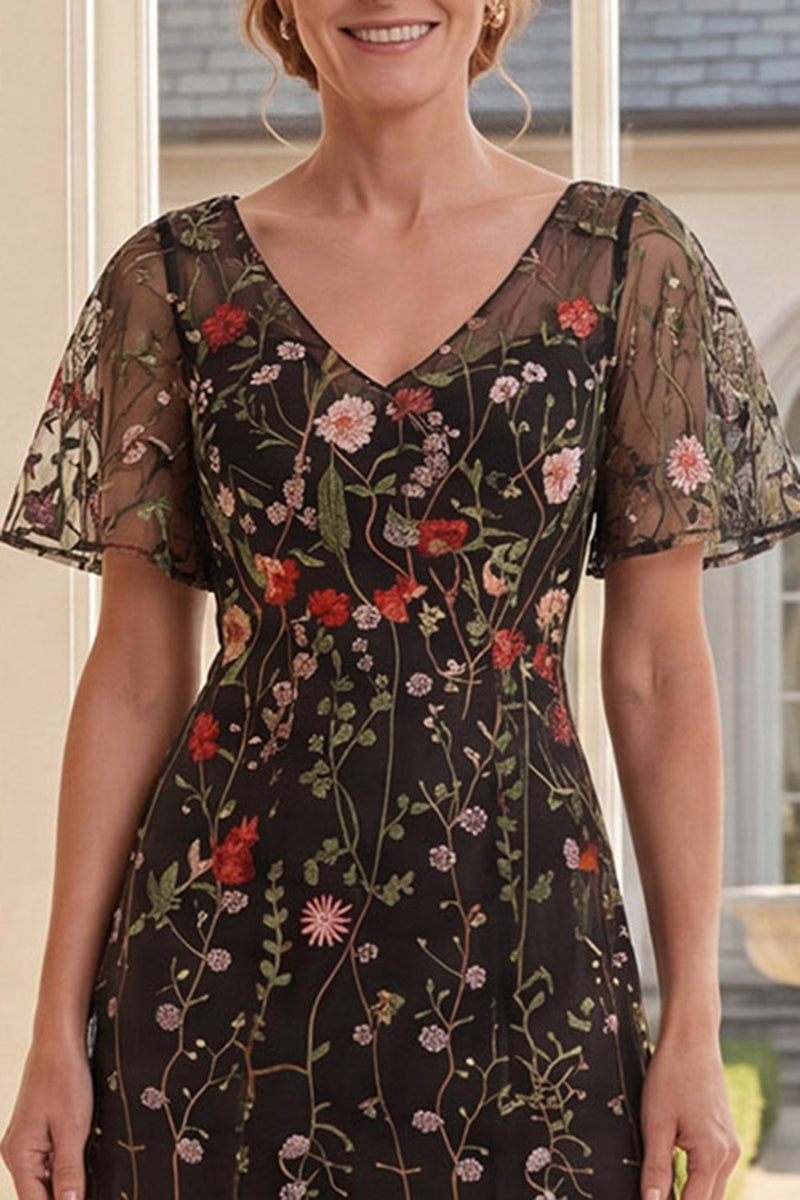 Laden Sie das Bild in den Galerie-Viewer, Schwarzes Tüll-V-Ausschnitt-Blumenkleid mit langer Stickerei der Mutter der Braut