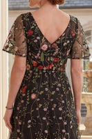 Laden Sie das Bild in den Galerie-Viewer, Schwarzes Tüll-V-Ausschnitt-Blumenkleid mit langer Stickerei der Mutter der Braut