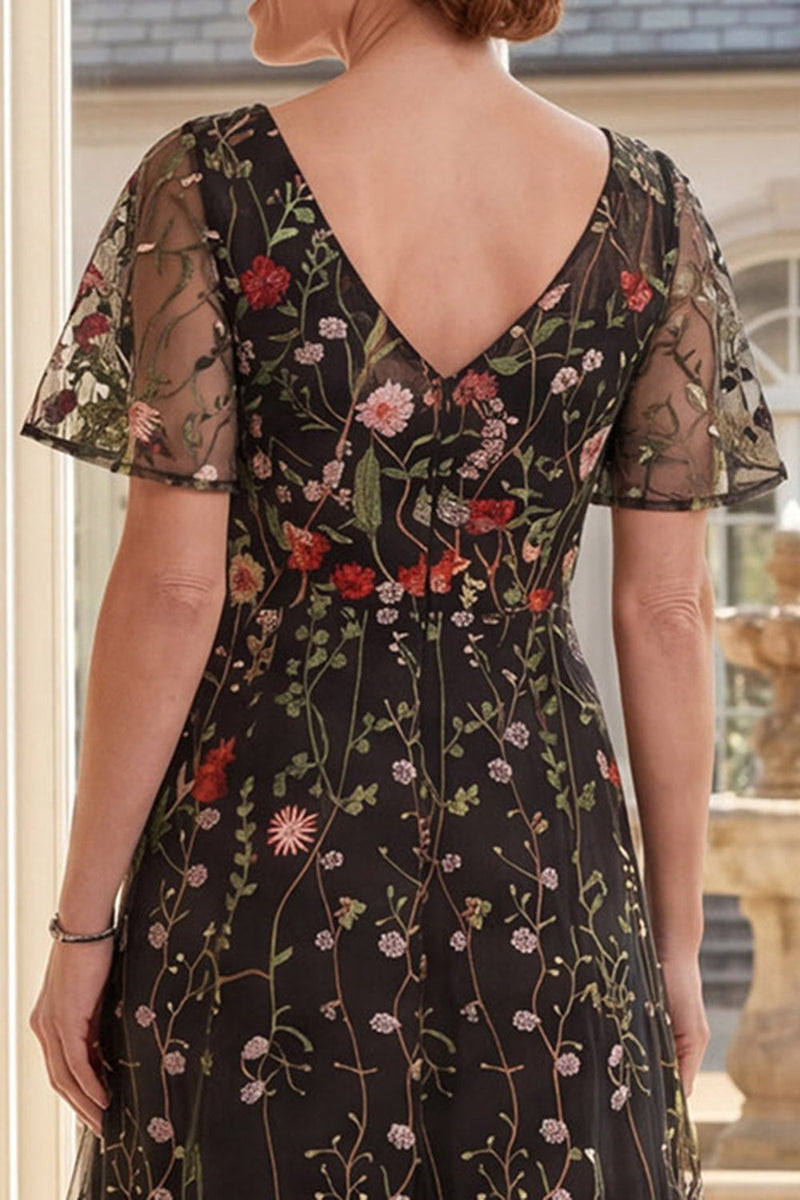 Laden Sie das Bild in den Galerie-Viewer, Schwarzes Tüll-V-Ausschnitt-Blumenkleid mit langer Stickerei der Mutter der Braut