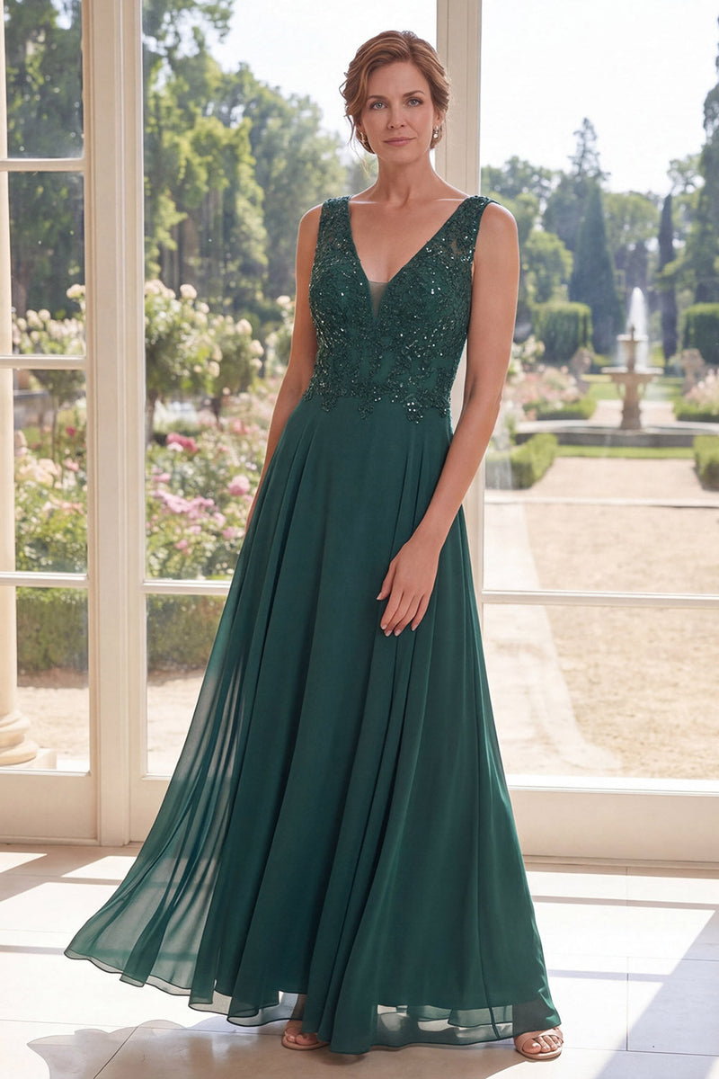 Laden Sie das Bild in den Galerie-Viewer, Dunkelgrünes V-Ausschnitt-Chiffon-Langkleid der Mutter der Braut mit Perlen