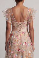 Laden Sie das Bild in den Galerie-Viewer, Champagner-A-Linie Tüll-Korsett besticktes florales High-Low-Mutter-der-Braut-Kleid