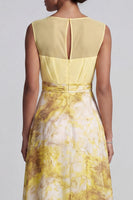 Laden Sie das Bild in den Galerie-Viewer, Gelb A-Linie Bateau-Ausschnitt mit langem Blumenmuster Mutter-der-Braut-Kleid
