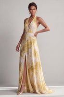 Laden Sie das Bild in den Galerie-Viewer, Halter: Ein langes gelbes, floralt bedrucktes Mutter-der-Braut-Kleid mit Schlitz