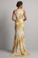 Laden Sie das Bild in den Galerie-Viewer, Blumenfarbenes Meerjungfrauen-Langgedrucktes gelbes Mutter-der-Braut-Kleid mit Schärpe