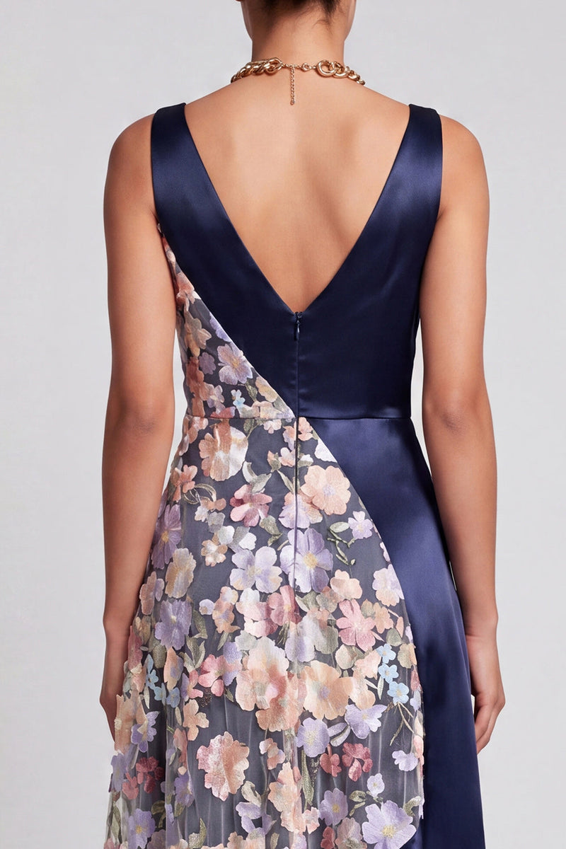 Laden Sie das Bild in den Galerie-Viewer, V-Ausschnitt-Rouge mit langer A-Linie florales Mutter-der-Braut-Kleid