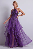 Laden Sie das Bild in den Galerie-Viewer, Halter Dunkelviolett Blumen lange A-Linie Mutter der Braut Kleid mit Rüschen