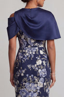 Laden Sie das Bild in den Galerie-Viewer, Marineblauer floraler Bodycon Midi Mutter der Braut Kleid mit Umhang