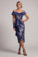Laden Sie das Bild in den Galerie-Viewer, Off-the-shoulder marineblauer Bodycon Bodycon Midi Mutter der Braut mit Rüschen