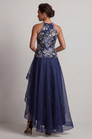 Laden Sie das Bild in den Galerie-Viewer, A-Line marineblauer Blumenhalsausschnitt mit hohem niedrigem Mutter-der-Braut-Kleid