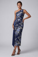 Laden Sie das Bild in den Galerie-Viewer, Einschulterblauer floraler Bodycon Midi-Mutter-der-Braut-Kleid mit Schärpe